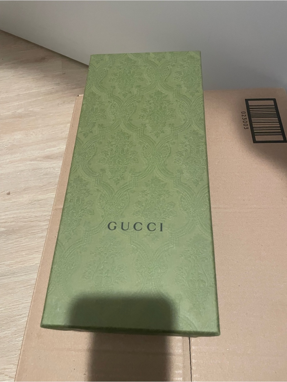 Gucci Ivory Slide Sandals with Pink Floral Accent - Picture 2 of 6